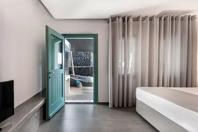 Cozy Room with Outdoor Heated Hot Tub