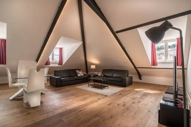 Çatı Katı Süiti (Penthouse)