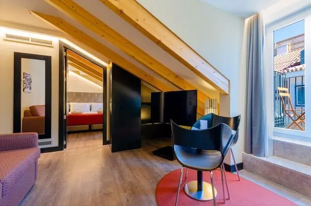 Junior Süit (Family I)