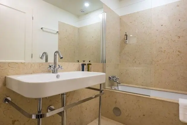 Tek Büyük Yataklı Oda, Ortak Banyo (Prime)