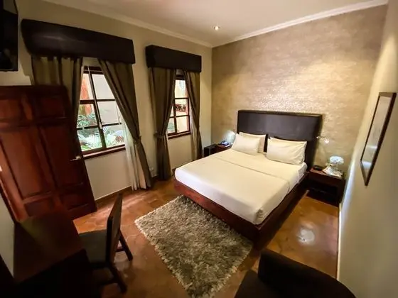 Tek Kişilik Oda, 1 Büyük (Queen) Boy Yatak