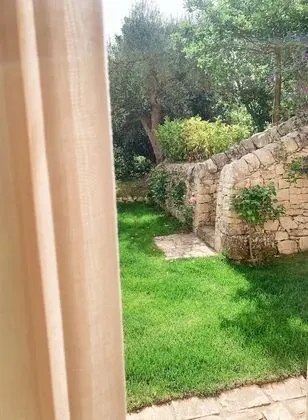Design Tek Büyük Yataklı Oda, Özel Banyo, Bahçe Manzaralı