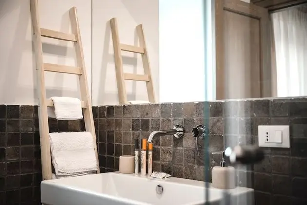 Design Tek Büyük Yataklı Oda, Özel Banyo, Bahçe Manzaralı