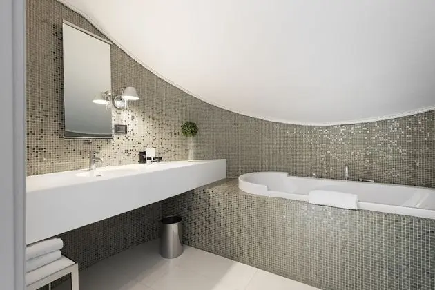 Comfort Tek Büyük Yataklı Oda (Attic)