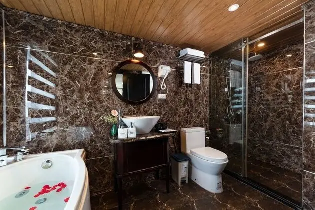 Deluxe Tek Büyük veya İki Ayrı Yataklı Oda