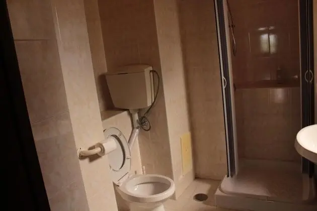 Basic Tek Büyük Yataklı Oda, 1 Çift Kişilik Yatak, Ortak Banyo, Tepe Manzaralı