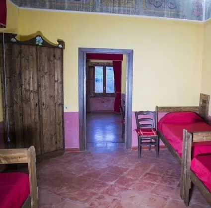 Ortak Ranzalı Oda, Ortak Banyo