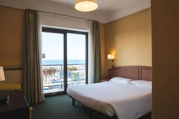 Tek Büyük Yataklı Oda, Balkon, Deniz Manzaralı
