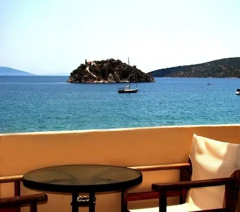 Üç Kişilik Oda, Deniz Manzaralı