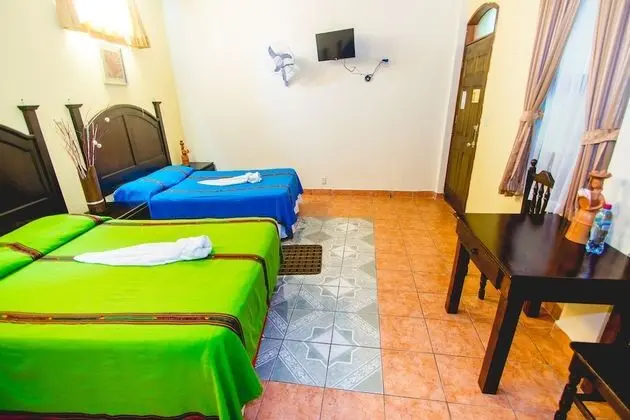 Tek Büyük Yataklı Oda, 2 Çift Kişilik Yatak