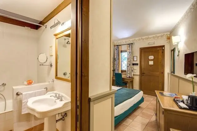 Büyük Yataklı Tek Kişilik Oda