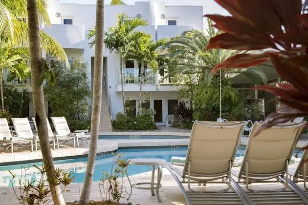 Luxury 2 Bedroom Poolview Flat Suite