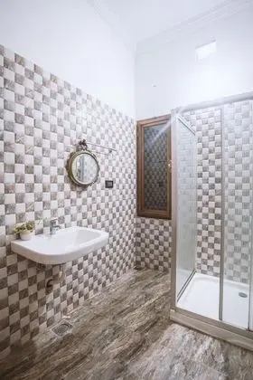 Deluxe Tek Büyük Yataklı Oda, 1 Yatak Odası, Ortak Banyo, Bahçe Manzaralı