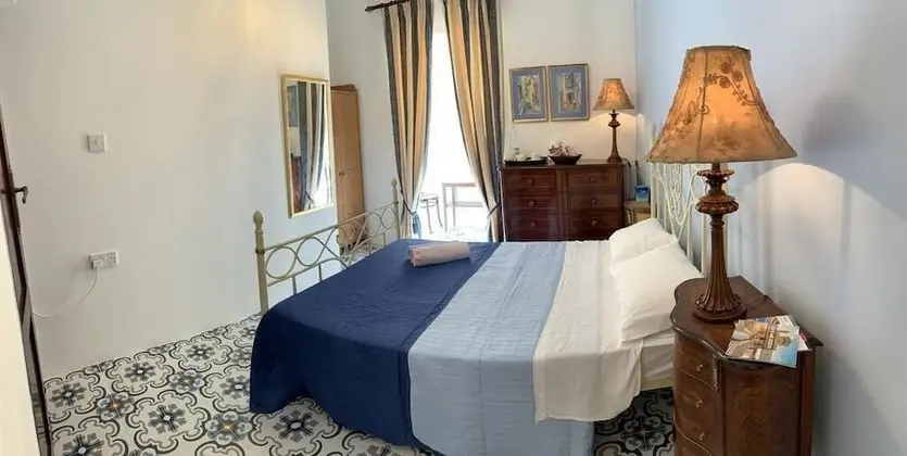 Exclusive Tek Büyük Yataklı Oda