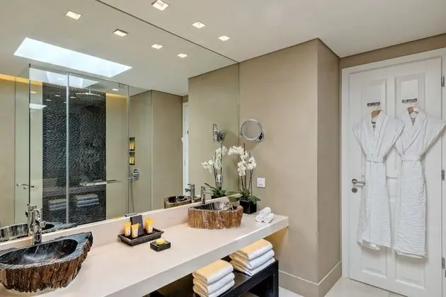 Deluxe Oda, 1 En Büyük (King) Boy Yatak, Deniz Manzaralı, Köşe