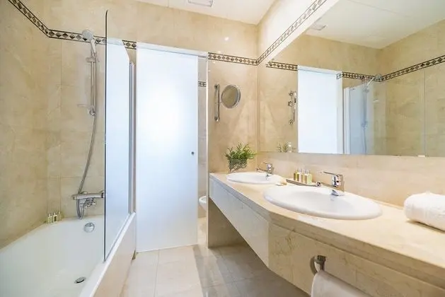Tek Büyük Yataklı Oda, Balkon, Park Manzaralı