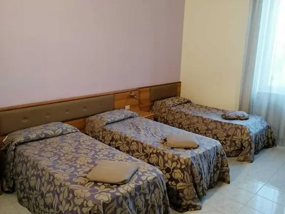 Üç Kişilik Oda