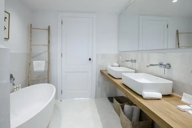 Deluxe Tek Büyük Yataklı Oda (Santa Ponsa Superior Deluxe)