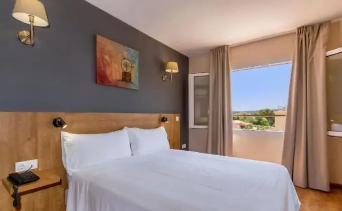 Tek Büyük Yataklı Oda, Balkon
