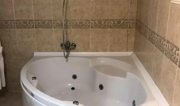 Jakuzili Deluxe Oda