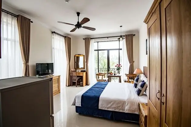 Luxury Tek Büyük Yataklı Oda, 1 En Büyük (King) Boy Yatak, Balkon, Plaj Manzaralı