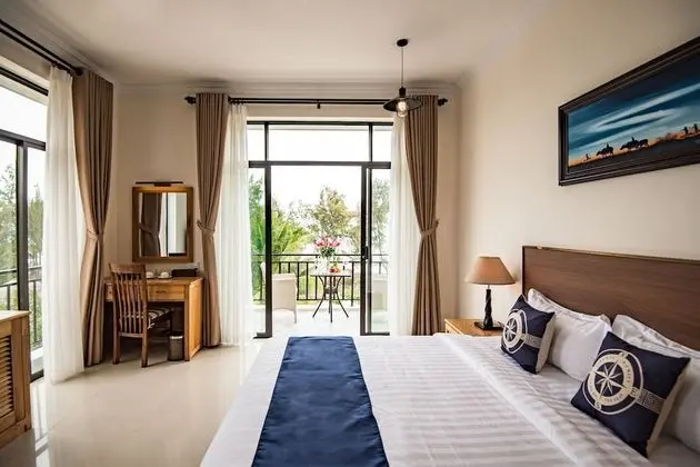 Luxury Tek Büyük Yataklı Oda, 1 En Büyük (King) Boy Yatak, Balkon, Plaj Manzaralı