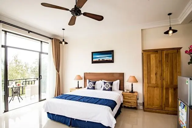 Luxury Tek Büyük Yataklı Oda, 1 En Büyük (King) Boy Yatak, Balkon, Plaj Manzaralı
