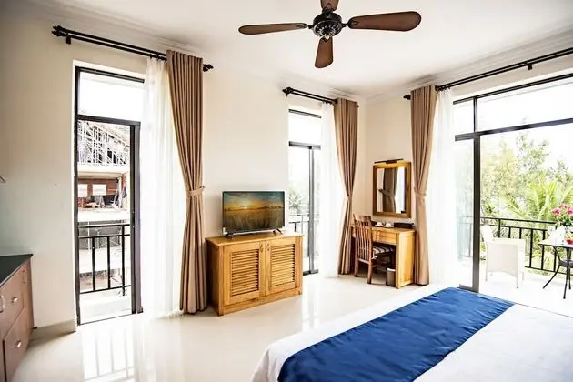 Luxury Tek Büyük Yataklı Oda, 1 En Büyük (King) Boy Yatak, Balkon, Plaj Manzaralı