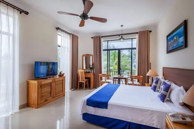 Luxury Tek Büyük Yataklı Oda, 1 En Büyük (King) Boy Yatak, Balkon, Plaj Manzaralı
