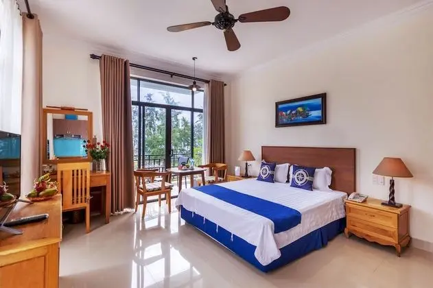 Luxury Tek Büyük Yataklı Oda, 1 En Büyük (King) Boy Yatak, Balkon, Plaj Manzaralı