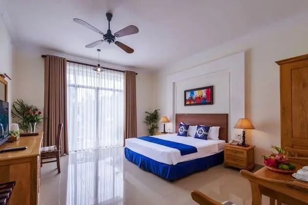 Luxury Tek Büyük Yataklı Oda, 1 En Büyük (King) Boy Yatak, Balkon, Plaj Manzaralı