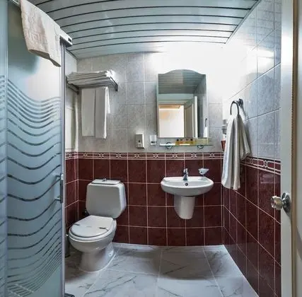 Üç Kişilik Oda