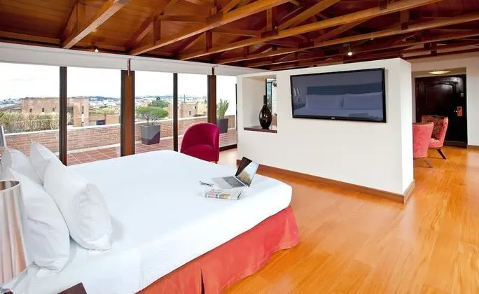 Çatı Katı Süiti (Penthouse), Sıcak Su Küveti