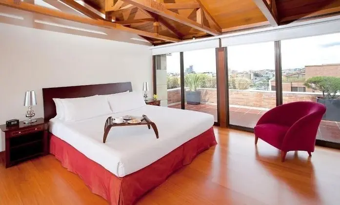 Çatı Katı Süiti (Penthouse), Sıcak Su Küveti