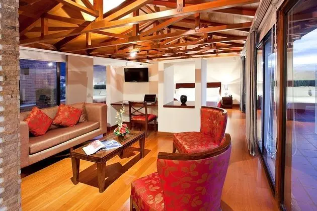 Çatı Katı Süiti (Penthouse), Sıcak Su Küveti