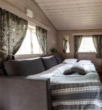 Cottage with shower (2 adults, 2 children)