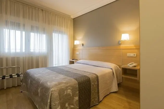 Büyük Yataklı Tek Kişilik Oda