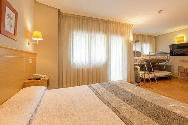 Family Oda (2 adults & 2 children)