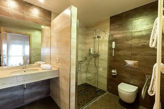 Family Oda (2 adults & 2 children)