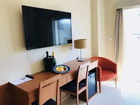 Tek Büyük Yataklı Oda (with Extra Bed, 2 adults and 1 child)