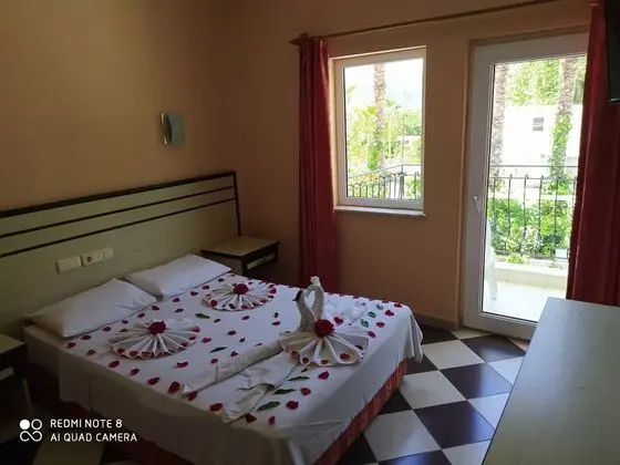 Standart Oda, Dağ veya Havuz Manzaralı, Balkonlu