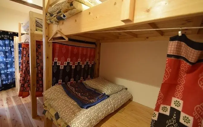 Ortak Ranzalı Oda, Karma Ranzalı Oda (1 bed in 2 Bunk beds)