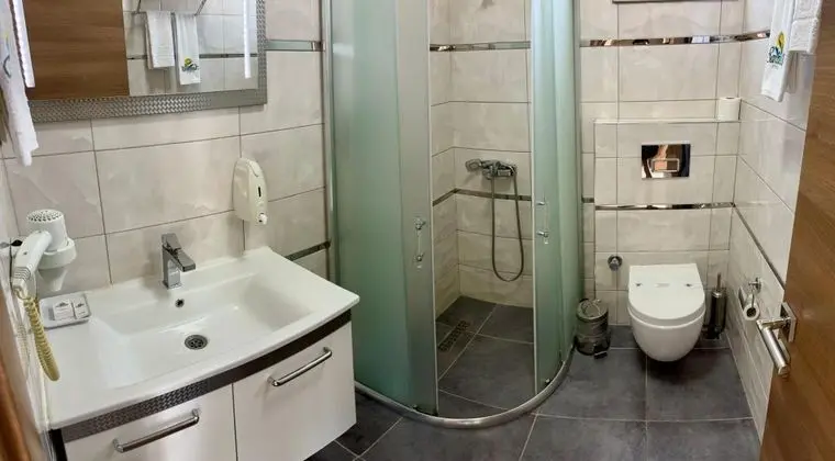 Çift Kişilik, Kara Manzaralı