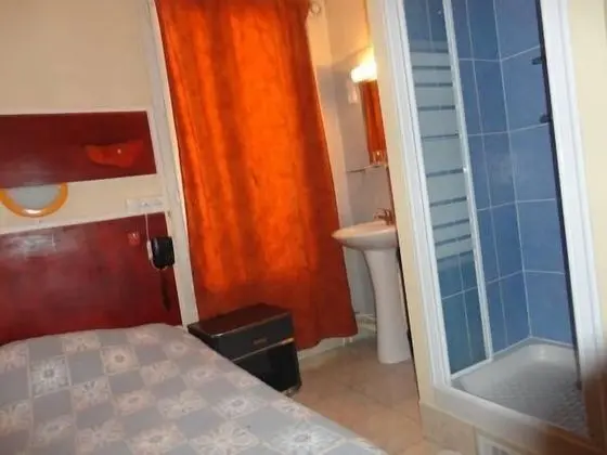 Economy Oda (shared toilets)