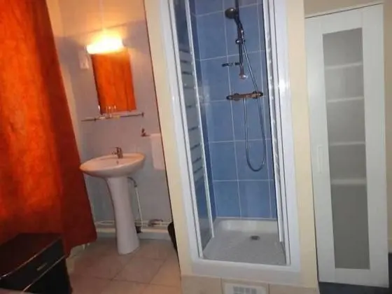 Economy Oda (shared toilets)