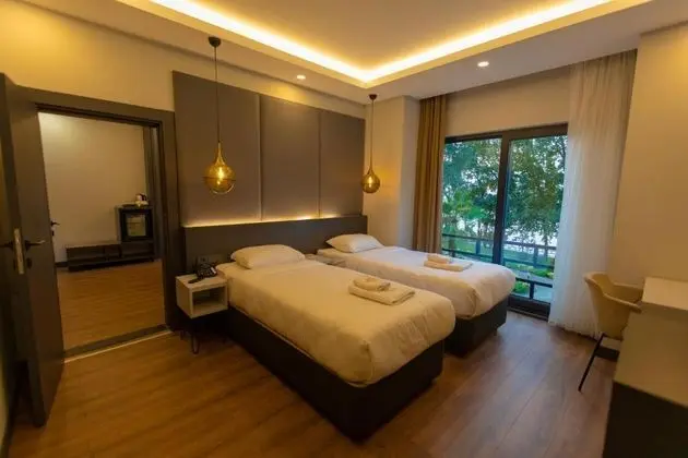 Connection Room, Deniz ve Dağ Manzaralı, Fransız Balkonlu