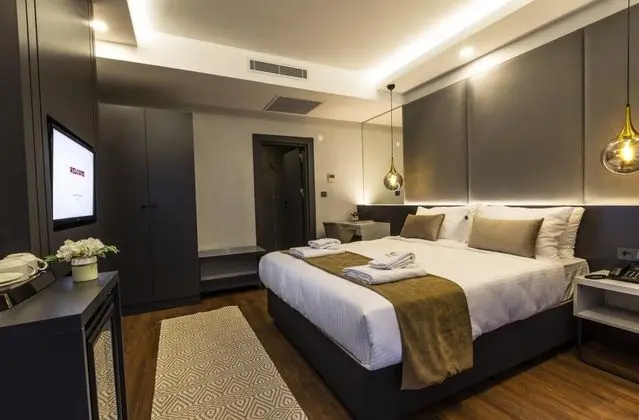 Standart Oda, Kısmi Deniz Manzaralı, Fransız Balkonlu