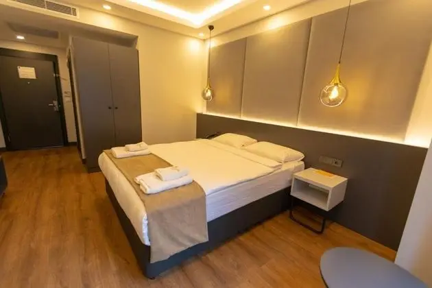 Standart Oda, Kısmi Deniz Manzaralı, Fransız Balkonlu