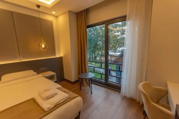 Standart Oda, Kısmi Deniz Manzaralı, Fransız Balkonlu