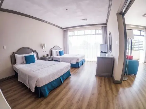 Süit, 2 Çift Kişilik Yatak, Küçük Mutfak